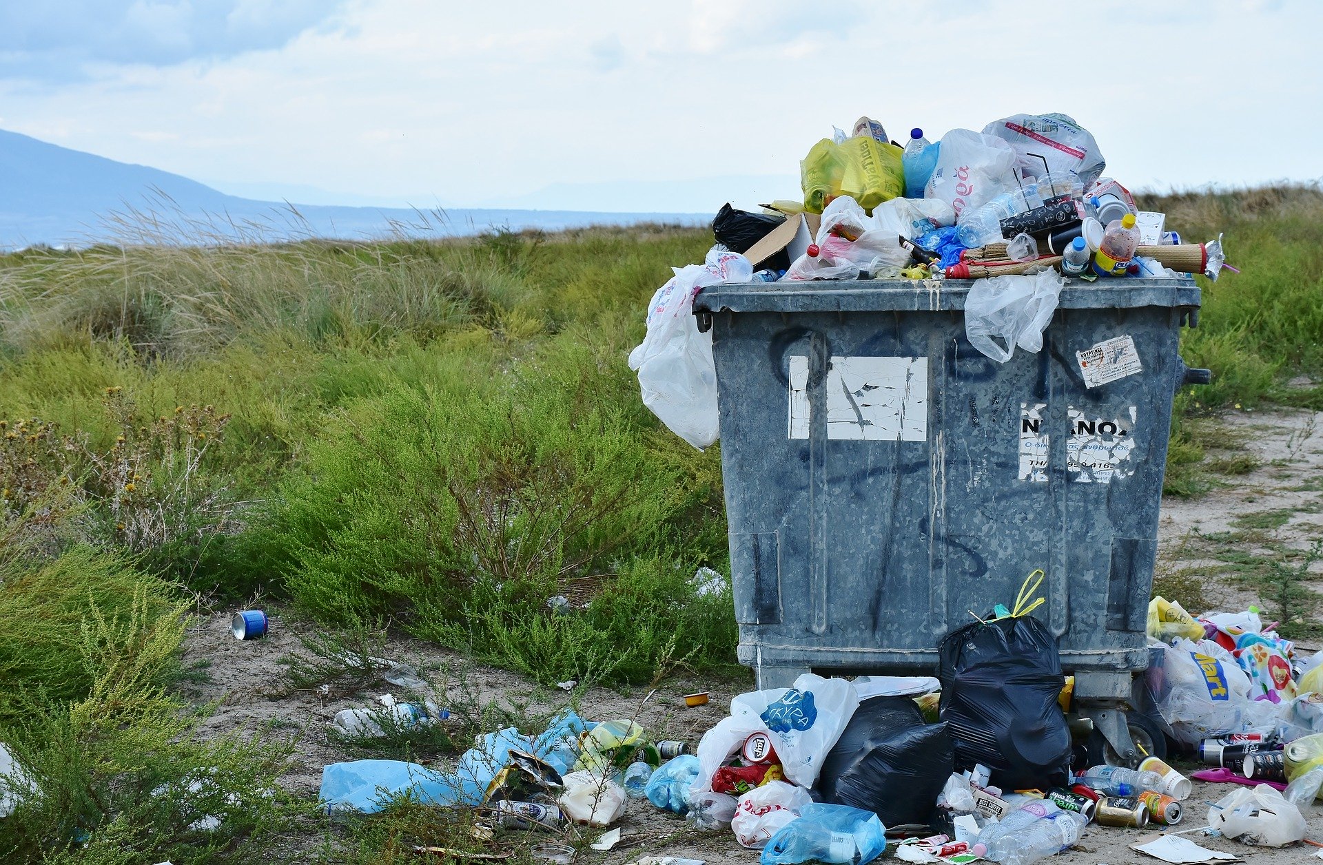 Elämää jäteyhteiskunnassa – miten suhteemme roskiin ja kuluttamiseen on muuttunut reilussa 50 vuodessa